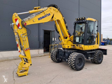 Колесен багер Komatsu