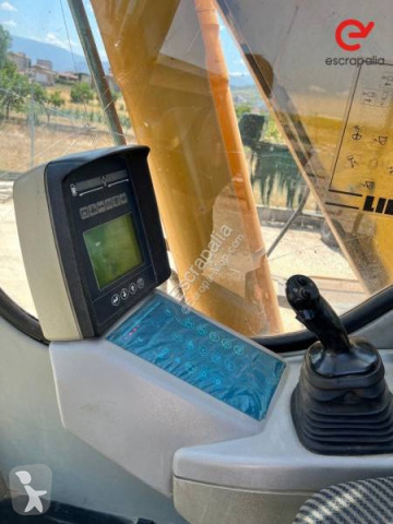 جرافة مجنزرة Liebherr