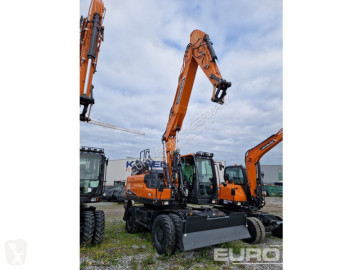 Excavator pe roti Doosan