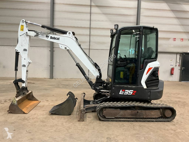 Багер Bobcat 35z