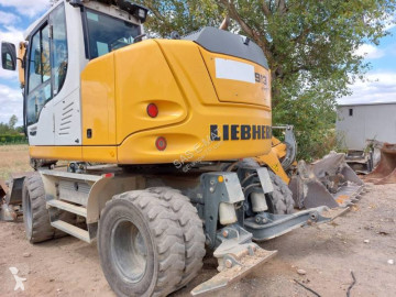 Graafmachine op banden Liebherr