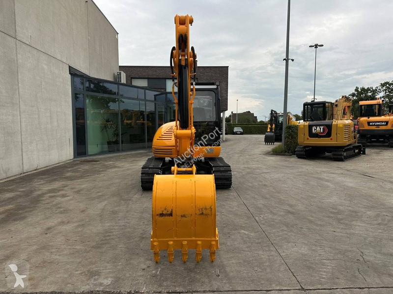 Escavadora JCB 8056
