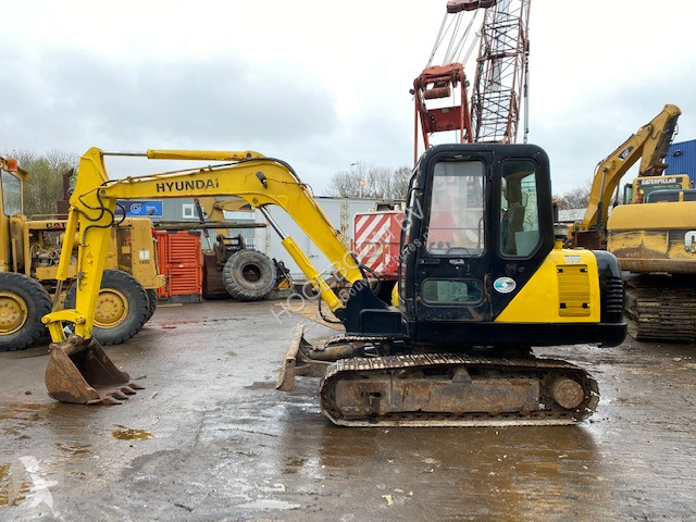 operating a hyundai excavator r55