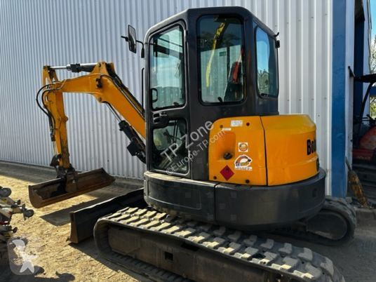 Escavadora Bobcat e50