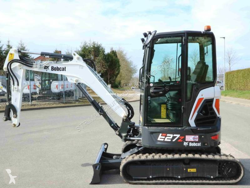Lopatový nakládač Bobcat E 27 z
