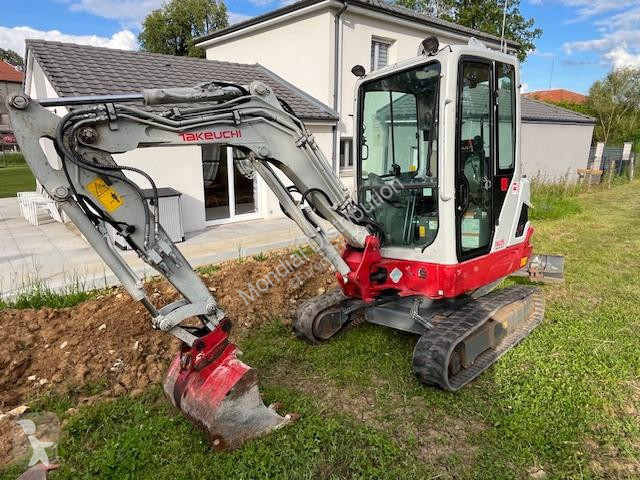 Excavadora Takeuchi TB225