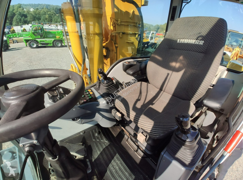 Excavator Liebherr Maszyna po Pełnym...