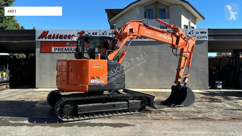 Escavatore Hitachi ZX85US-3