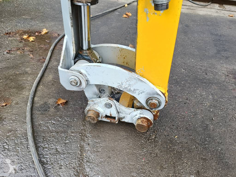 Skovl Brokk 330 remote demolition robot sloop...