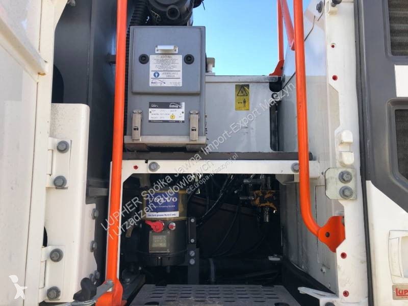 Escavadora Volvo EW240EMH