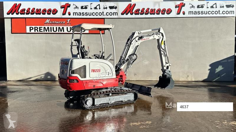 Escavatore Takeuchi TB225