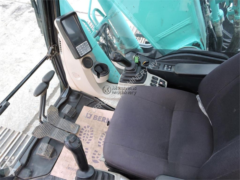 Escavadora Kobelco SK260