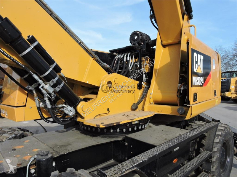 Lopatový nakládač Caterpillar MH3024
