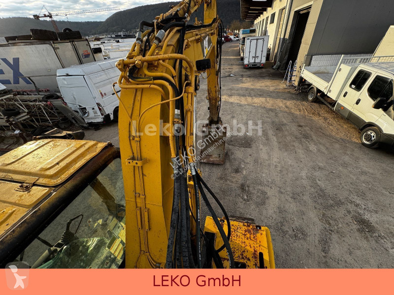 Rýpadlo Caterpillar 311C Mit Zwei Löffeln