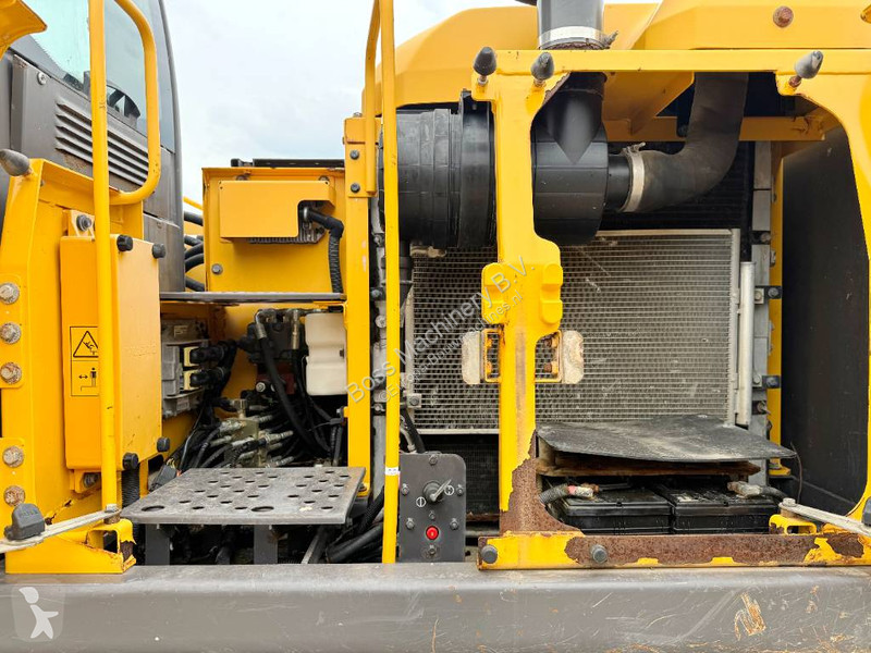 Excavadora Volvo L - 7.255 hours - 2 buckets