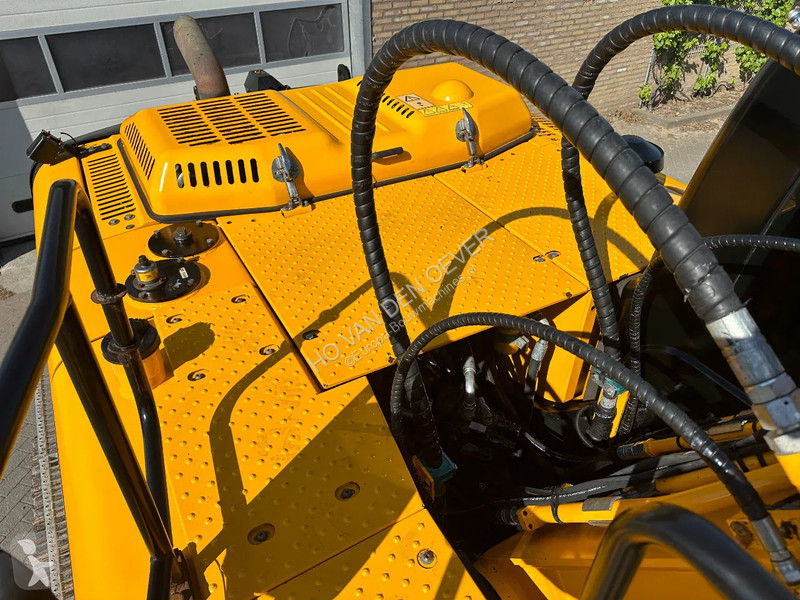 Excavator JCB