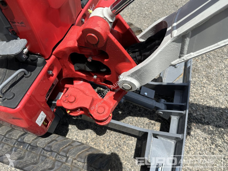 Escavadora Takeuchi TB210R