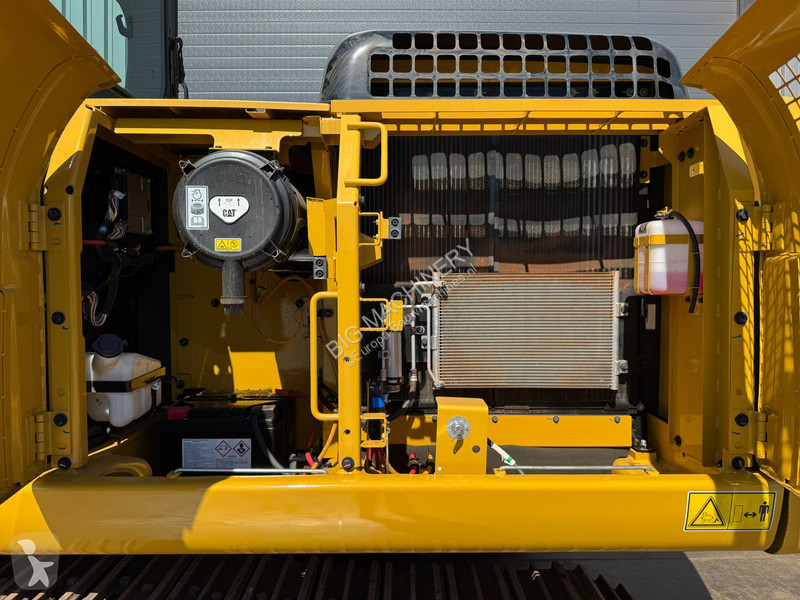 Lopatový nakládač Caterpillar 3