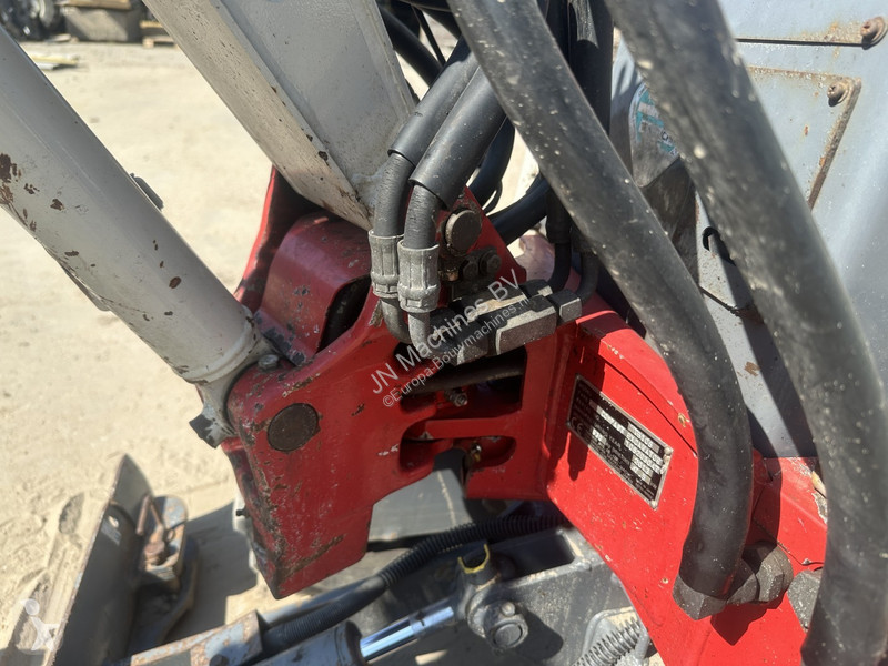 Excavadora Takeuchi 3 buckets