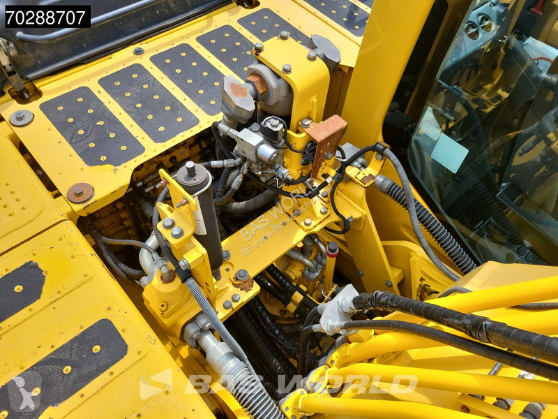 Excavator Komatsu PC210 LC-10