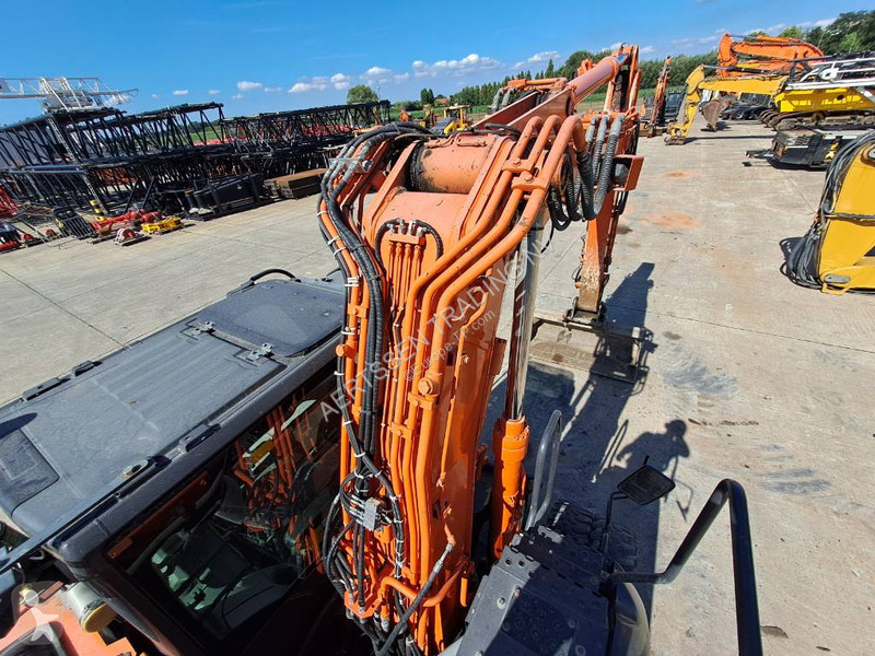 Escavadora Hitachi W-5 B