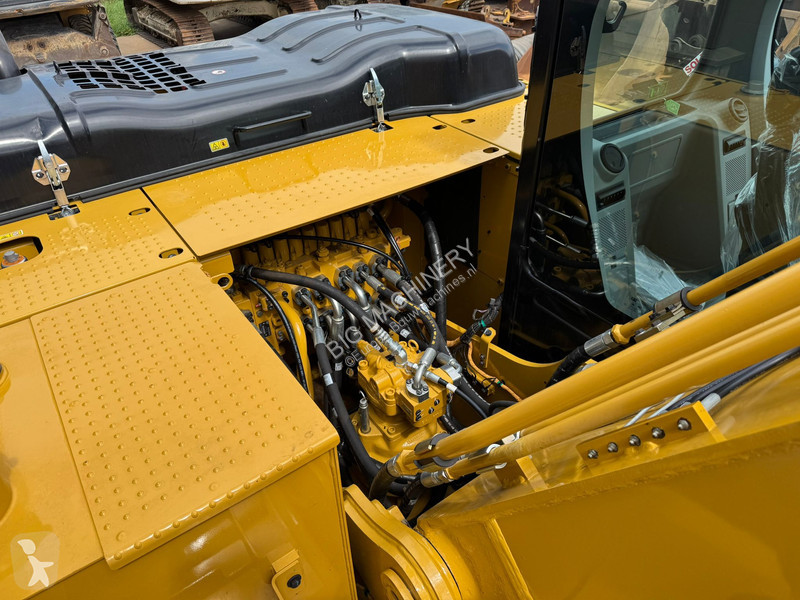 Excavadora Caterpillar 3