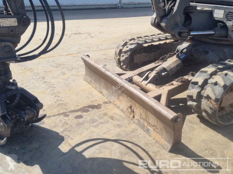 جرافة Volvo EC27D