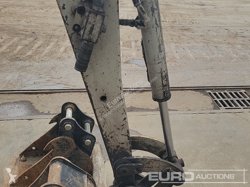 جرافة Takeuchi TB216