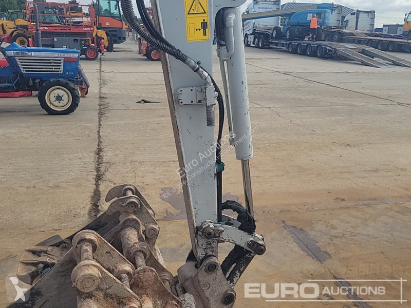 Escavadora Takeuchi 0