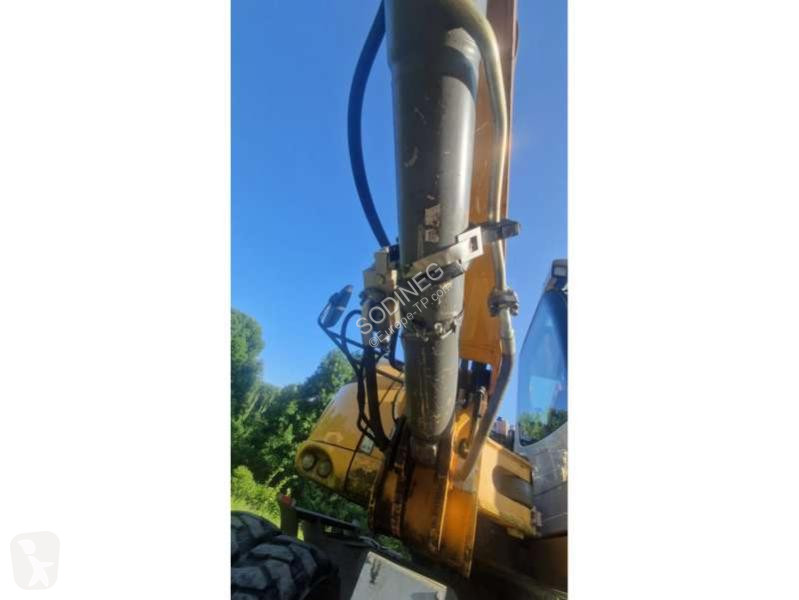 Lopatový nakládač Liebherr A COMPACT