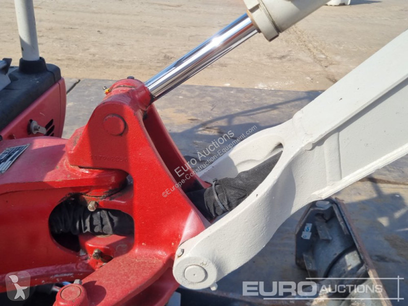 Escavadora Takeuchi TB216