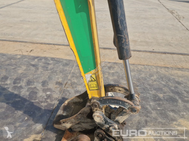 Escavatore JCB 16C-1