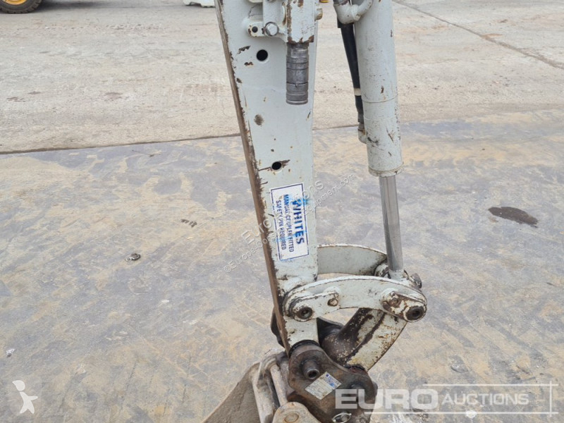 Escavadora Takeuchi TB216