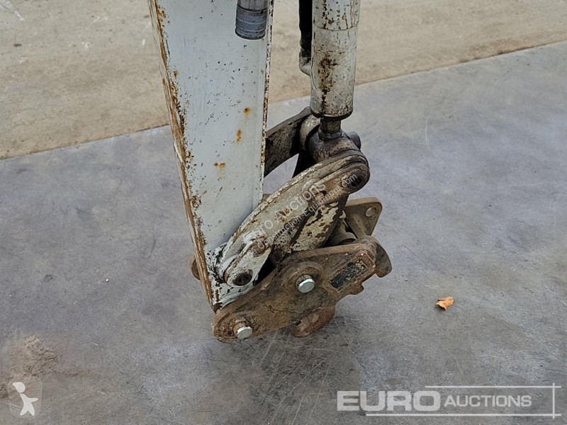 Escavadora Takeuchi TB216