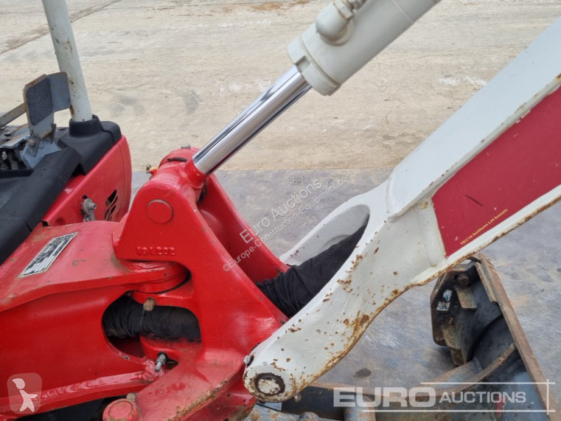 Escavadora Takeuchi TB216