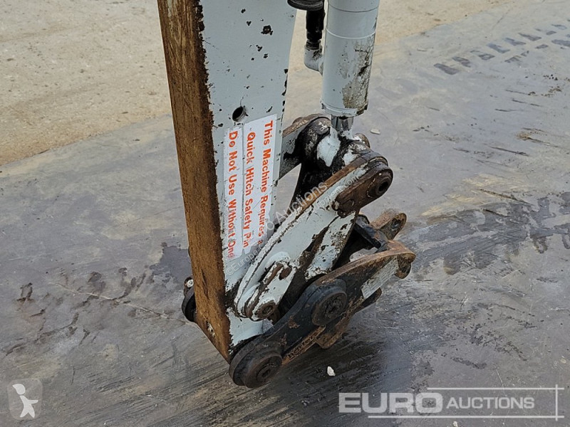 Escavadora Takeuchi TB216