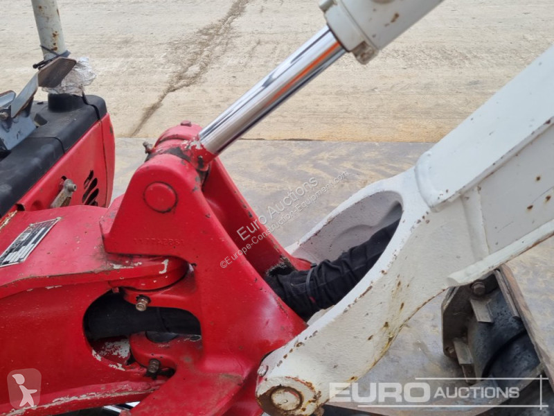 Escavadora Takeuchi TB216