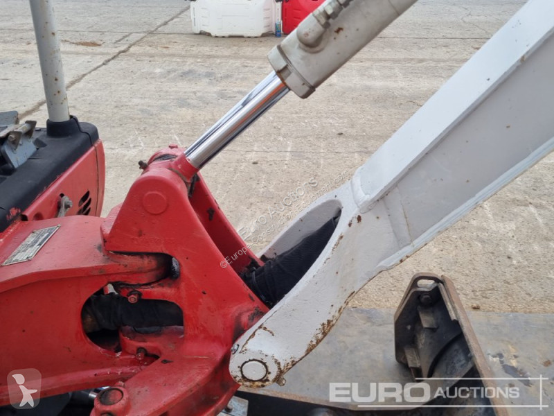 Escavadora Takeuchi TB216