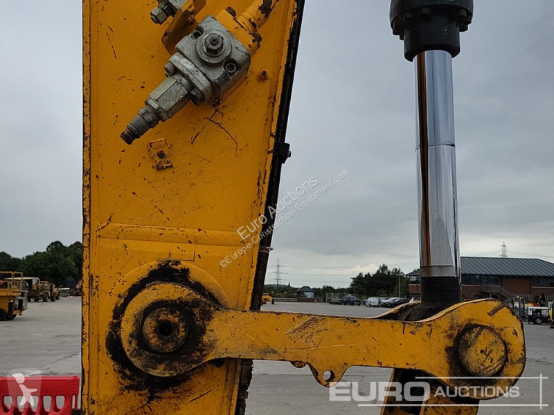 جرافة JCB 220XLC