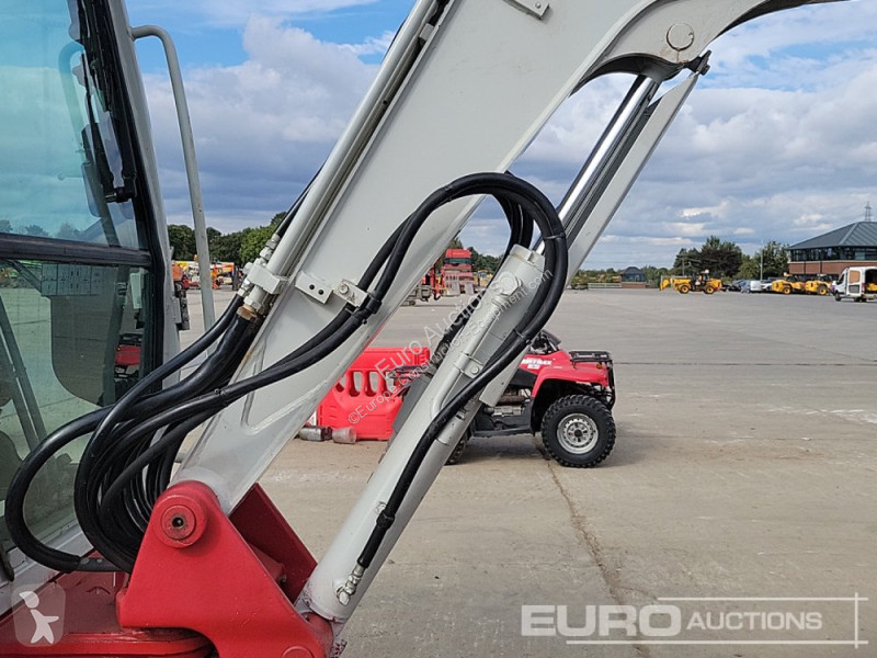 Escavadora Takeuchi 0
