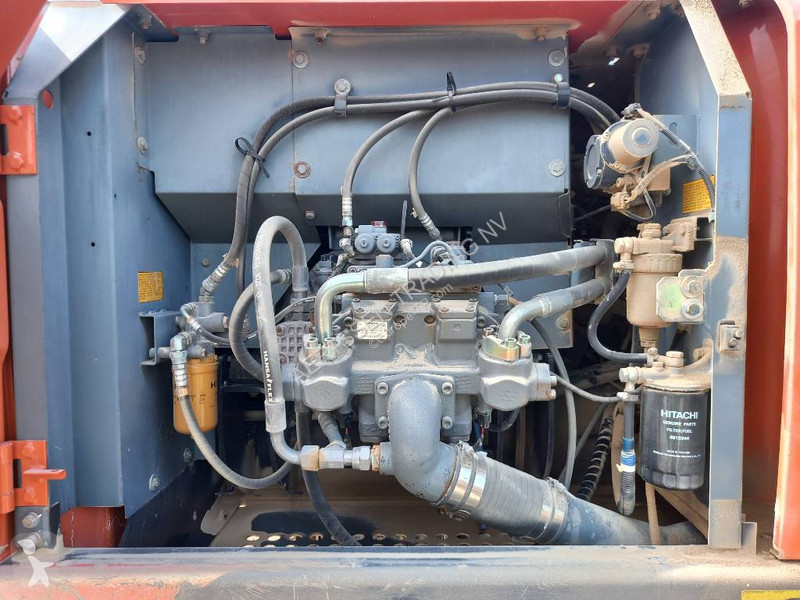 Graafmachine Hitachi ZX220LC (Abu Dhabi)