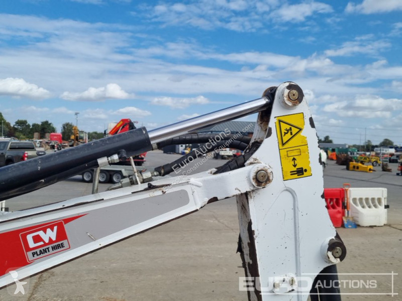 Lopatový nakládač Bobcat E17