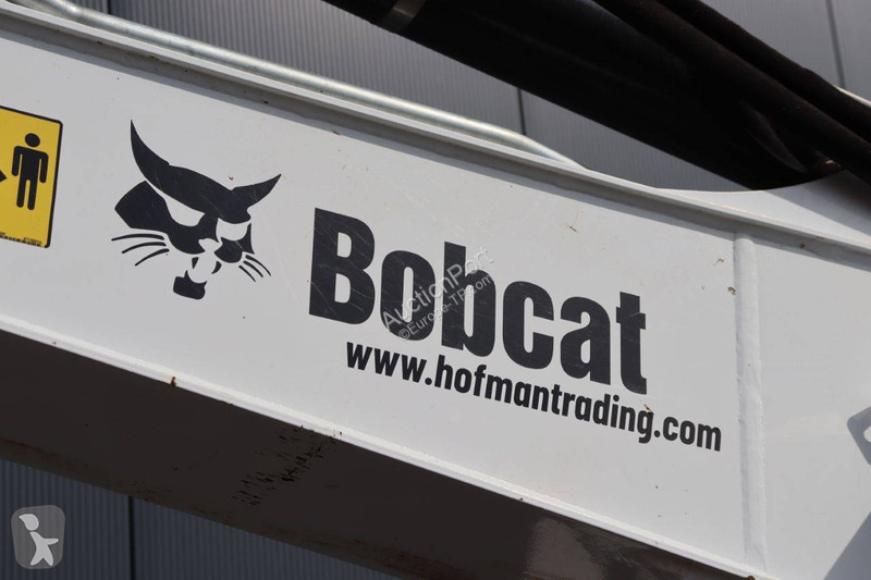 جرافة Bobcat E55