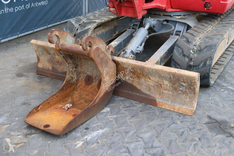 Escavatore Takeuchi