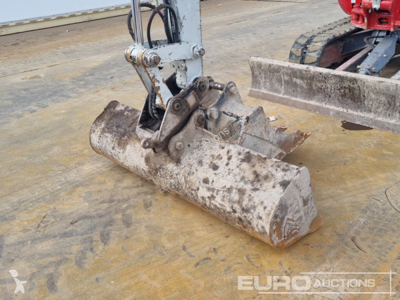 Escavadora Takeuchi TB240