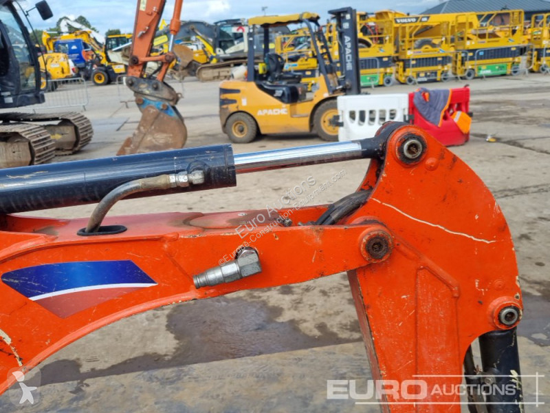 Lopatový nakládač Kubota K008-3