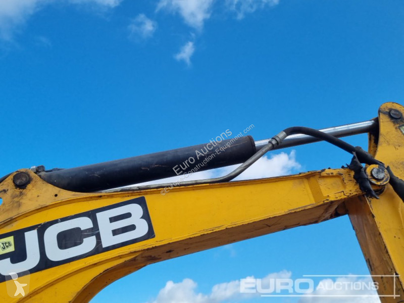Lopatový nakládač JCB