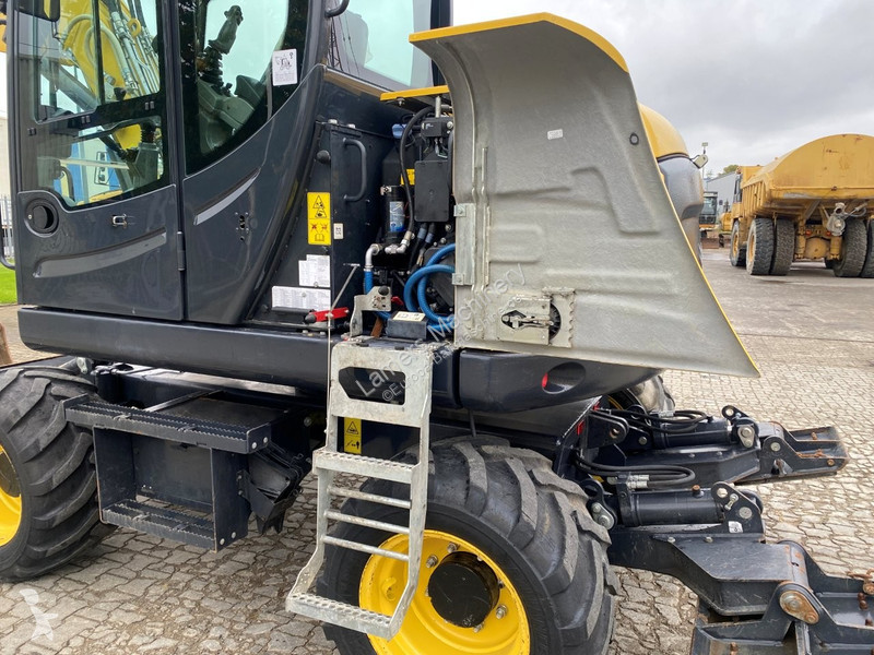 جرافة Yanmar B95w .