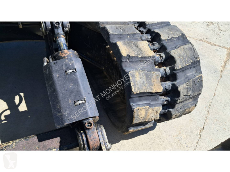 جرافة Yanmar SV120