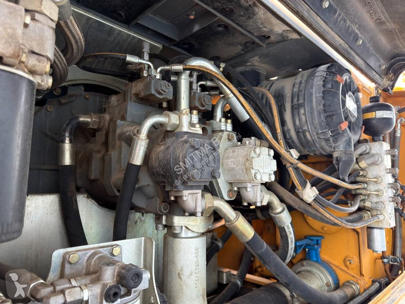 جرافة Liebherr R922 SLC